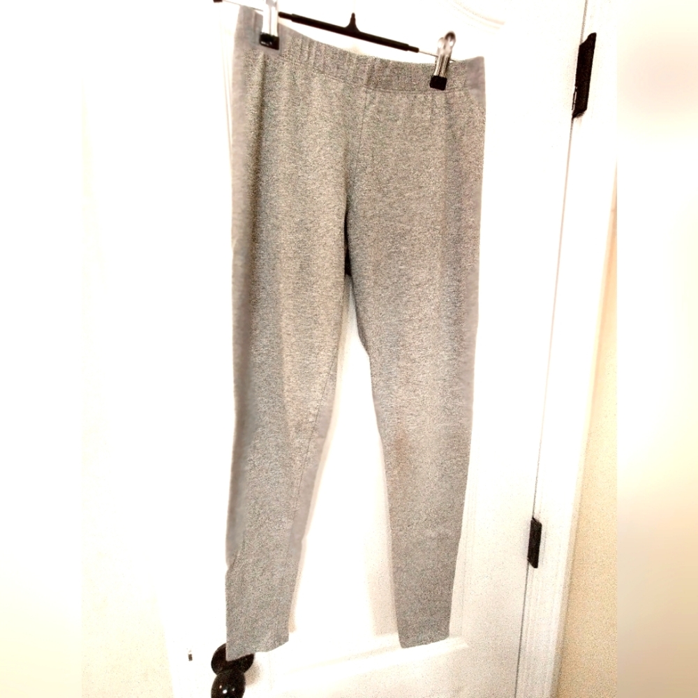 3/13 No Boundaries Gray Leggings with Tapered Design